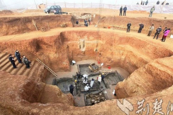 【中國考古現場】湖北随州文峰塔墓地發現「亞字形墓」